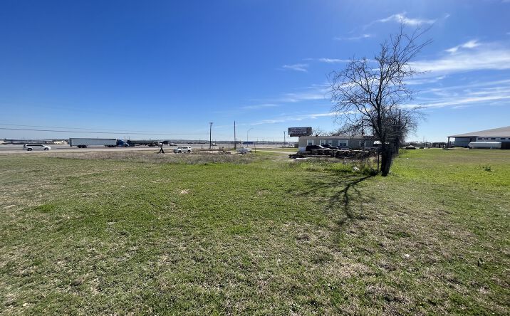 Pictures of Land property located at N I-35, Jarrell, TX 76537 for sales - image #1
