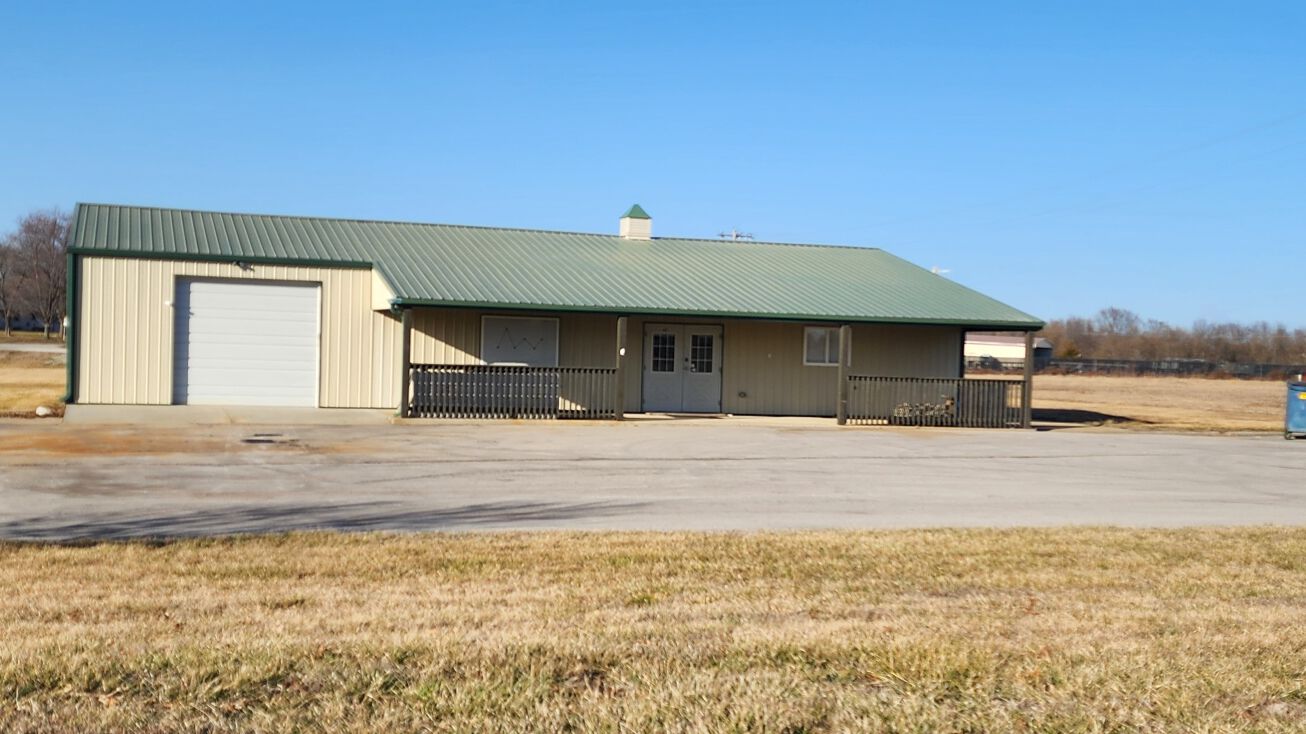1601 Commerce Dr, Tonganoxie, KS 66086