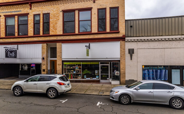 Pictures of Mixed Use property located at 622 SE Jackson St, Roseburg, OR 97470 for sales - image #1