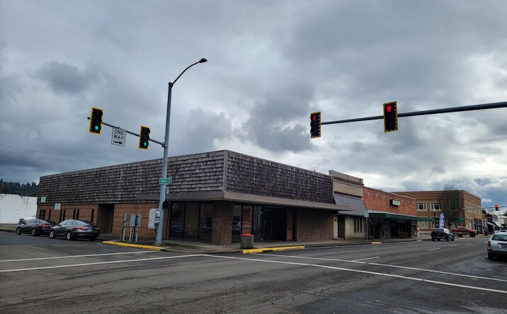 Pictures of Mixed Use, Office, Retail property located at 707 S Main St, Lebanon, OR 97355 for sales - image #1
