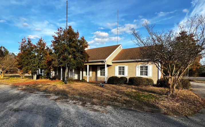 Pictures of Retail property located at 305 N 7th St, Creswell, NC 27928 for sales - image #1