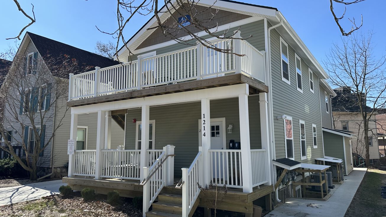1214 Washtenaw Ct, Ann Arbor, MI 48104
