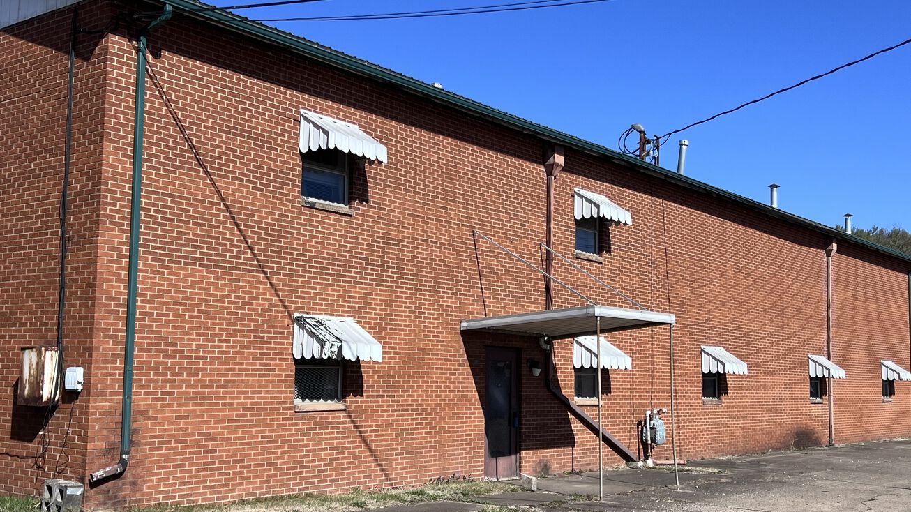 2148 Dupont Rd, Parkersburg, WV 26101