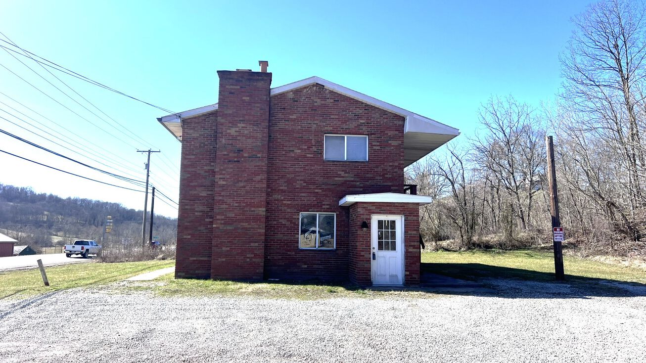 2242 Dupont Rd, Parkersburg, WV 26101