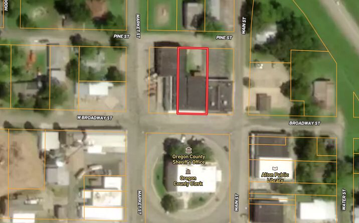 Pictures of Retail, Land property located at 27 Court Square, Alton, MO 65606 for sales - image #1