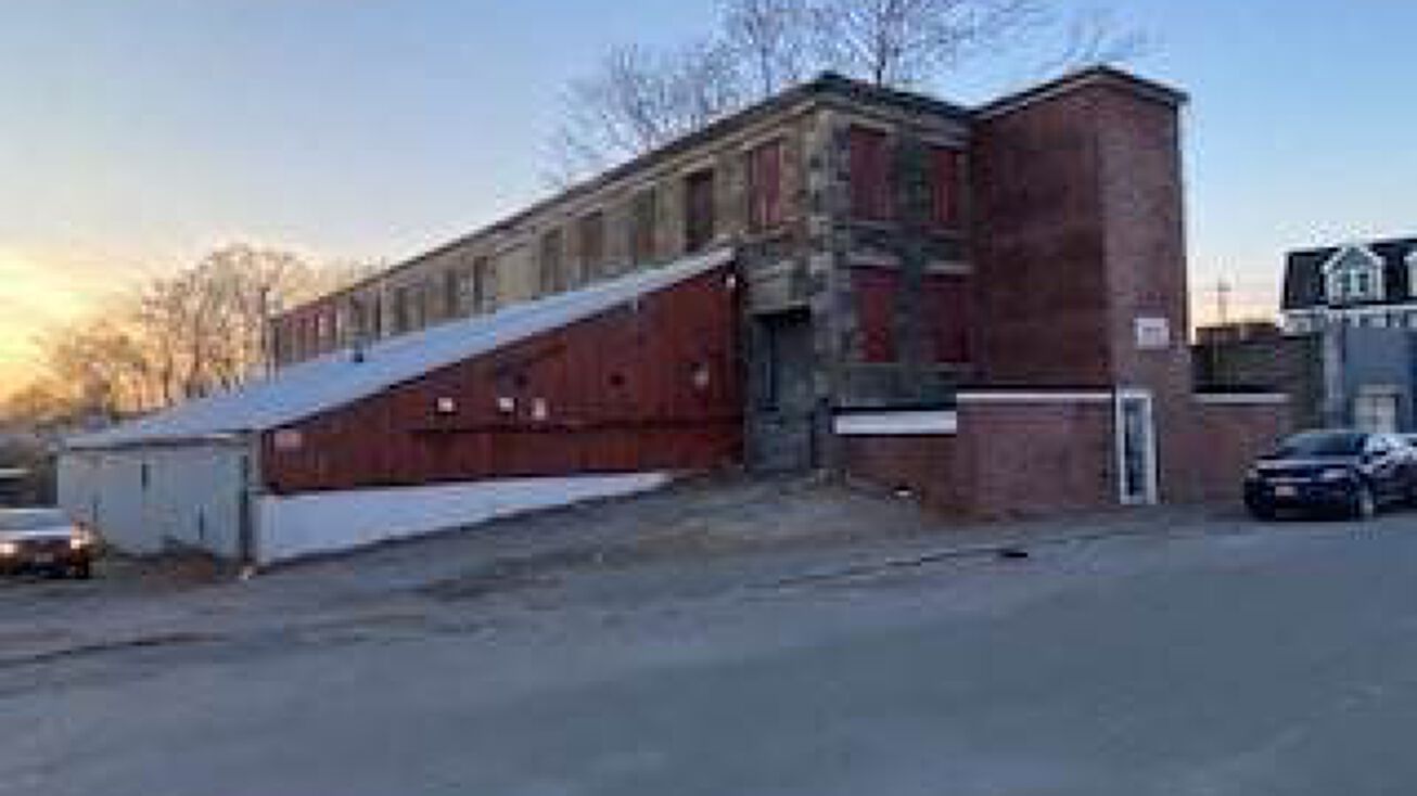 71 Willie St, Lowell, MA 01854