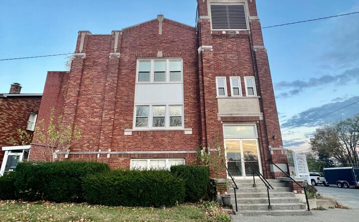 Pictures of Multifamily property located at 700 3rd St, Carmi, IL 62821 for sales - image #1