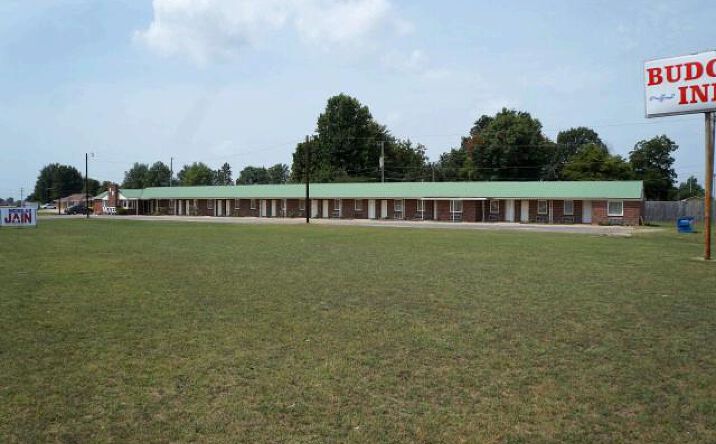 Pictures of Retail property located at 215 South Bypass, Kennett, MO 63857 for sales - image #1
