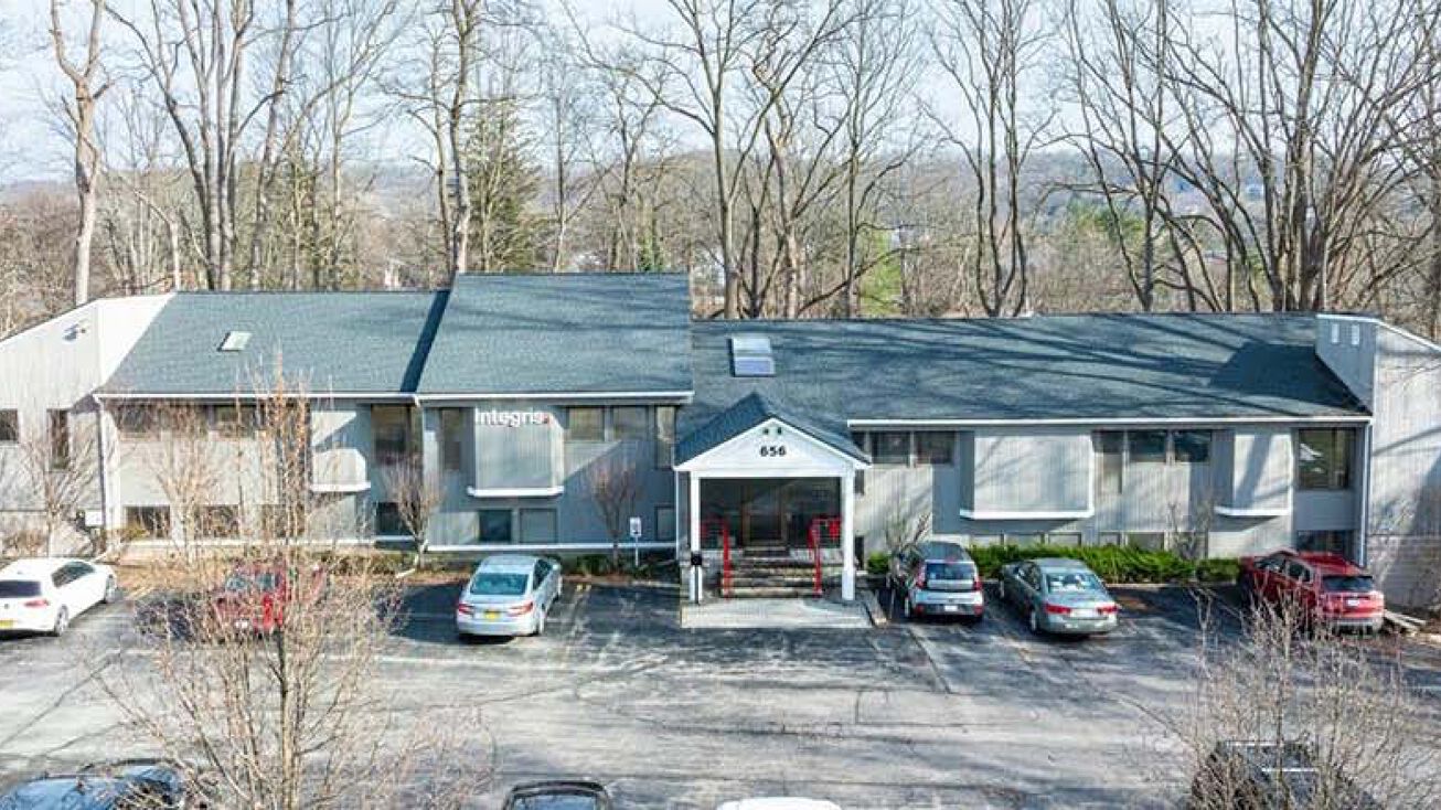 656 Kreag Rd, Pittsford, NY 14534