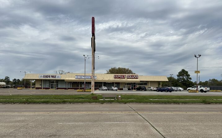 Pictures of Retail property located at 3730 Lakeshore Dr, Shreveport, LA 71109 for sales - image #1
