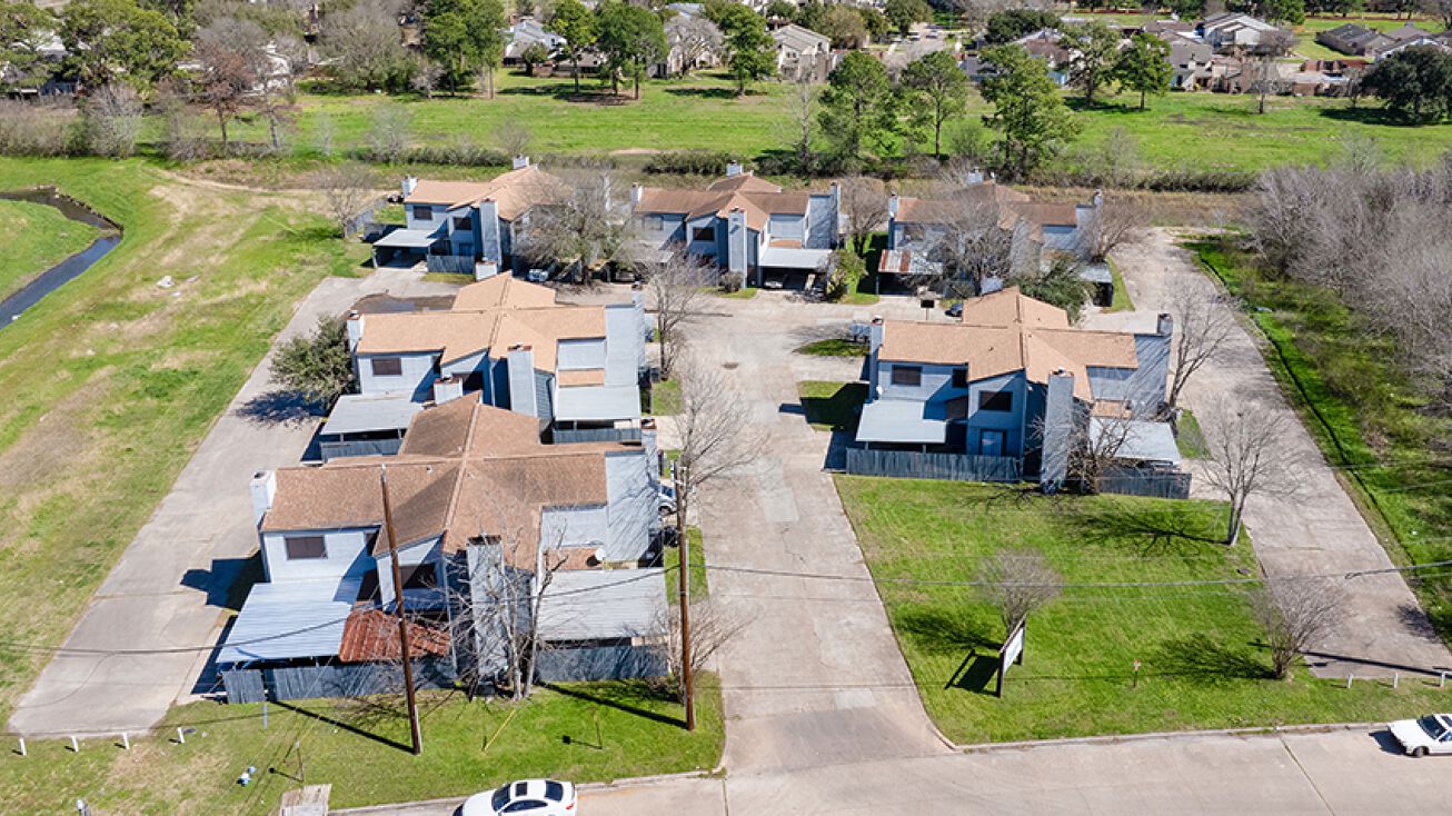 7830 Bayou Forest Dr, Houston, TX 77088