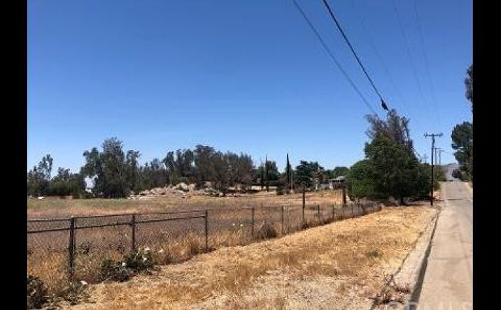 Pictures of Land property located at 27475 Cornell, Hemet, CA 92544 for sales - image #1