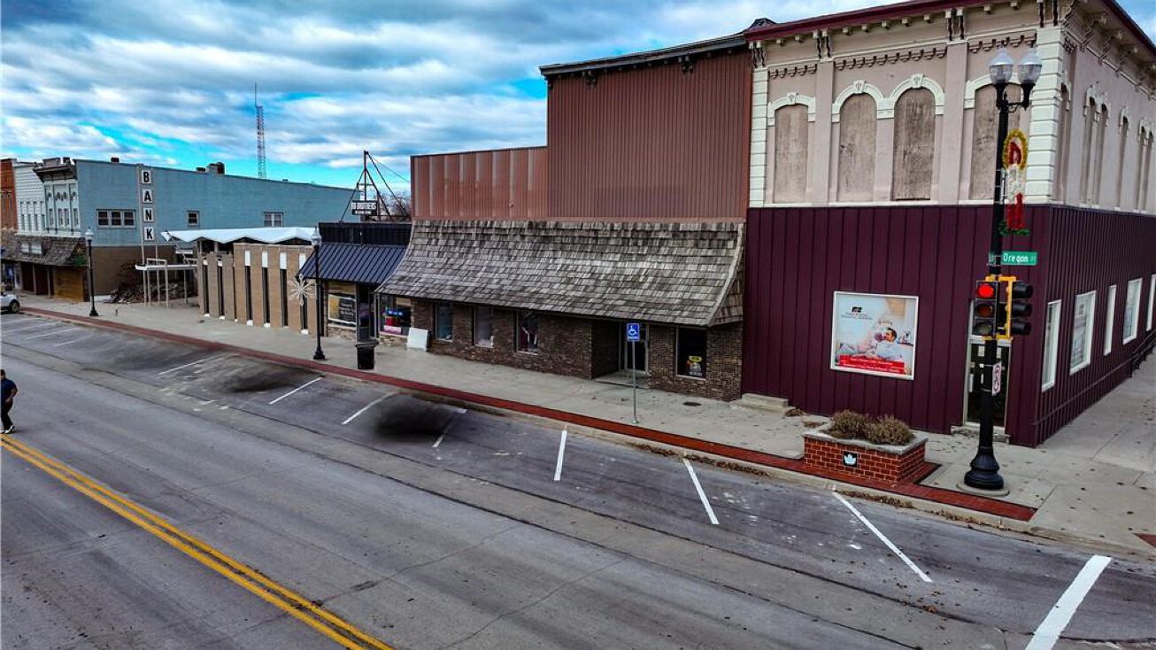 602 Oregon Street, Hiawatha, KS 66434