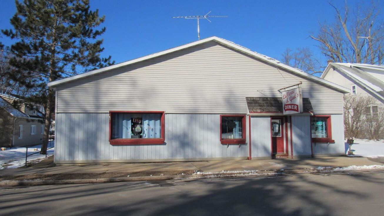 314 E Main St, Suring, WI 54174