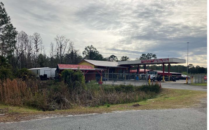 Pictures of Hospitality, Industrial, Mixed Use, Office, Retail property located at 3827 US-441, Lake City, FL 32055 for sales - image #1