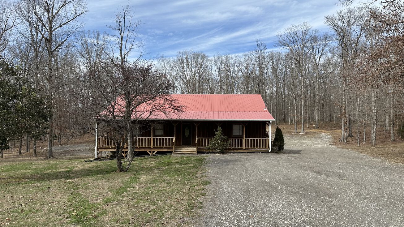 7796 Pinewood Rd, Nunnelly, TN 37137