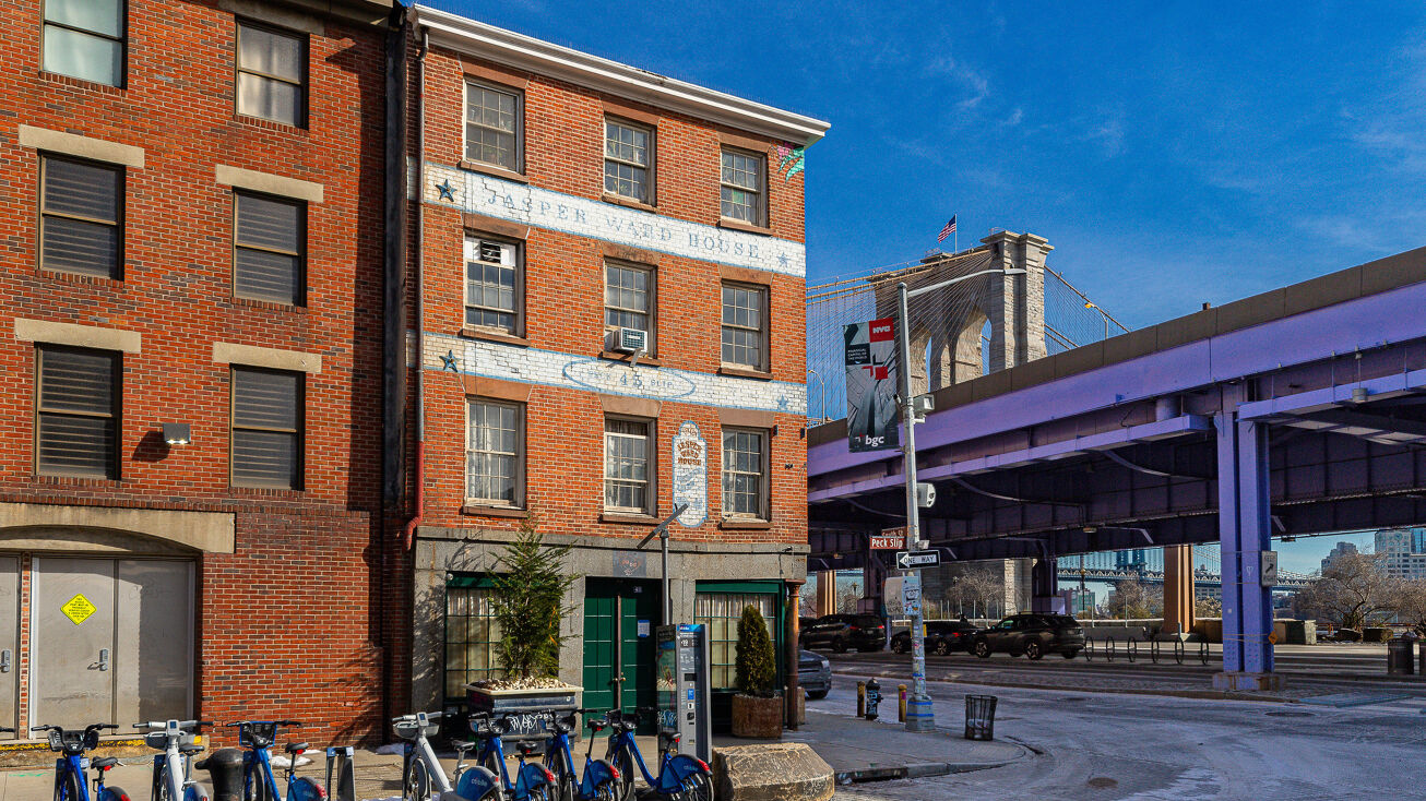 45 Peck Slip, New York, NY 10038