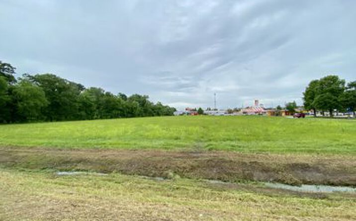 Pictures of Office, Retail property located at Churchpoint Rd, Gonzales, LA 70737 for sales - image #1