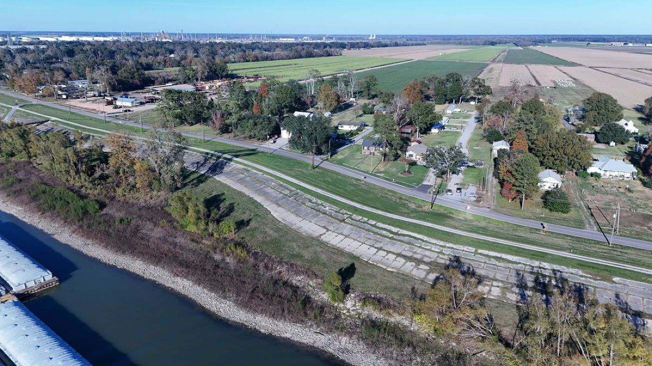 9890 LA44, Convent, LA 70723