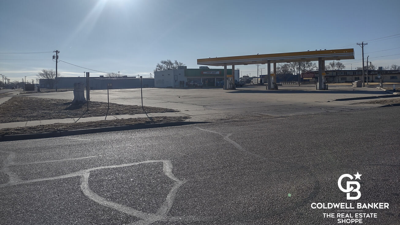 1505 W Buffalo Jones Ave, Garden City, KS 67846