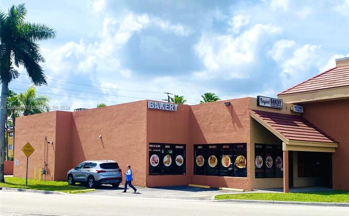 Pictures of Retail property located at 8202 NW 103rd St, Hialeah Gardens, FL 33016 for sales - image #1