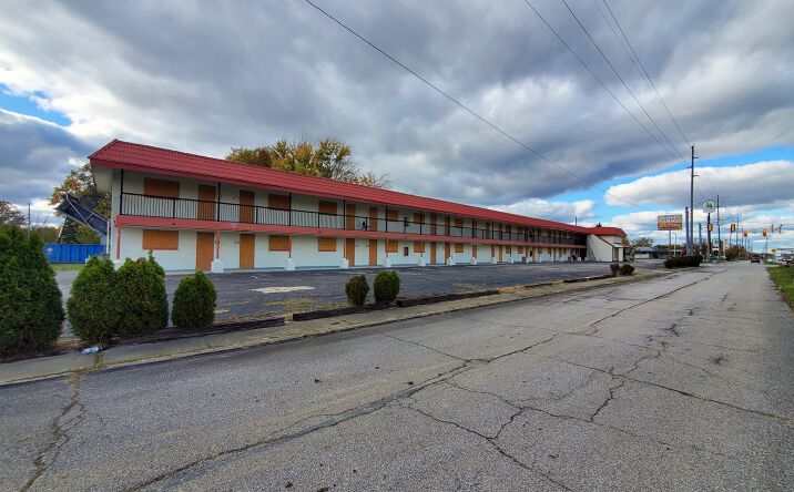 Pictures of Hospitality property located at 888 Lorain Blvd, Elyria, OH 44035 for sales - image #1