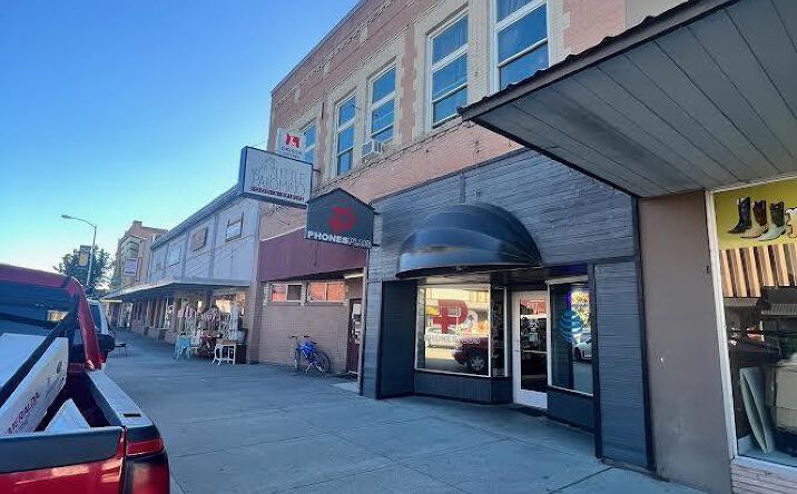 Pictures of Hospitality, Mixed Use, Multifamily, Retail property located at 221 Oregon St, Ontario, OR 97914 for sales - image #1