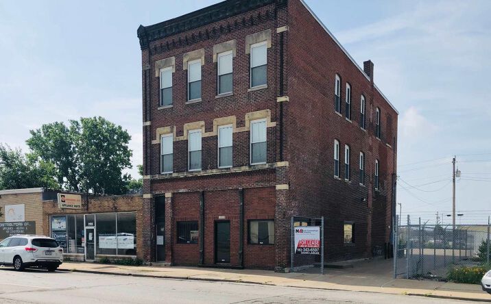 Pictures of Multifamily, Office, Retail property located at 1115 W 3RD Street, Davenport, IA 52802 for sales - image #1