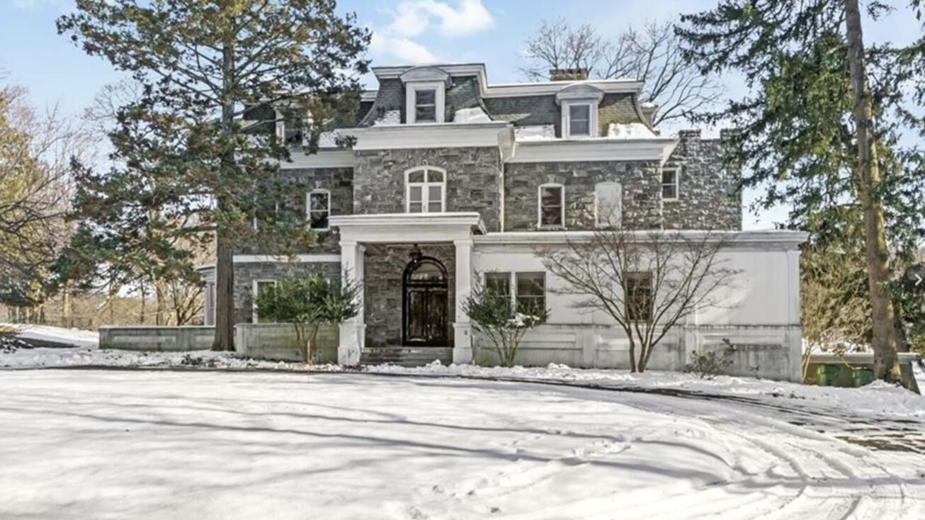 19 Gracemere Lake Dr, Tarrytown, NY 10591