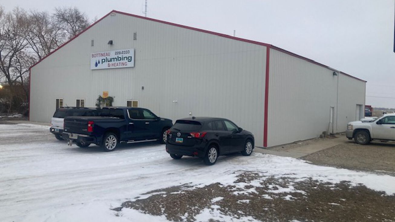 1122 ND5 NE, Bottineau, ND 58318
