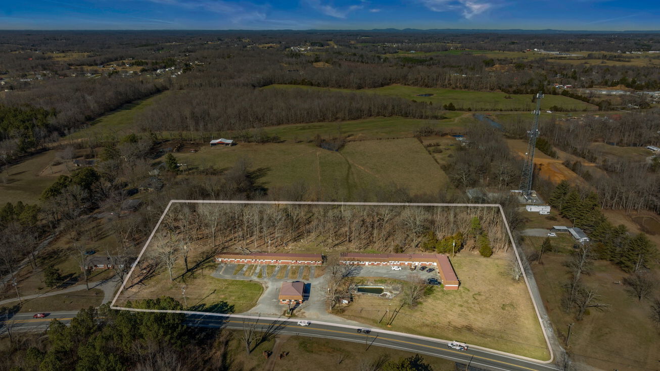 1957 W Broad St, Cookeville, TN 38501