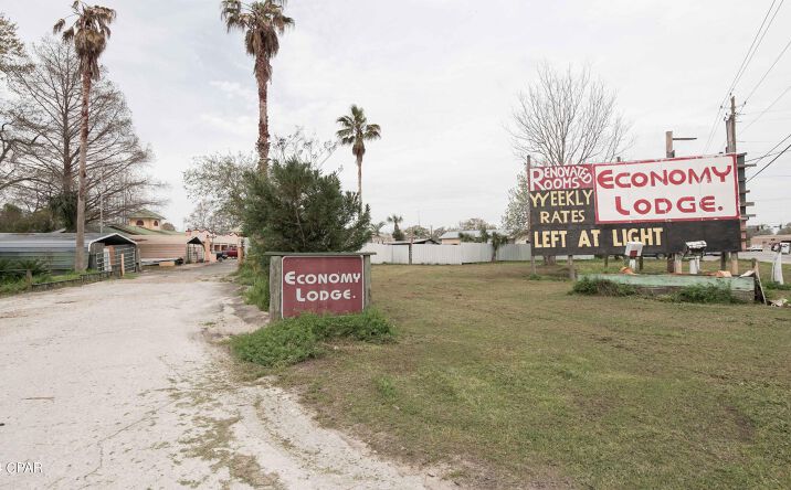 Pictures of Hospitality, Business for Sale property located at 114 W Highway 90, Bonifay, FL 32425 for sales - image #1
