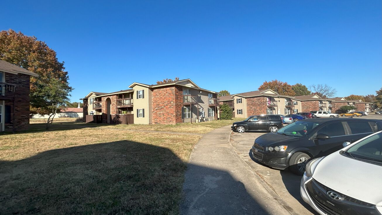 1215 Foxcroft Cir, Muskogee, OK 74403