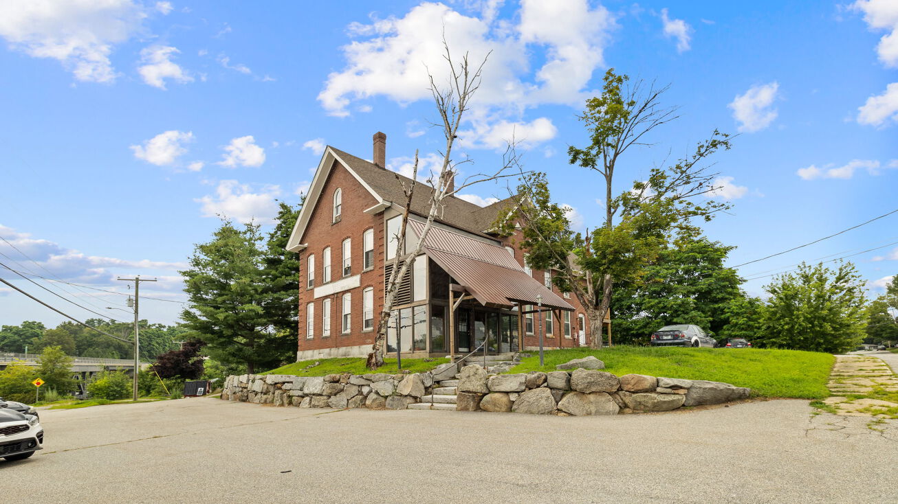 2 Bartlett St, Allenstown, NH 03275