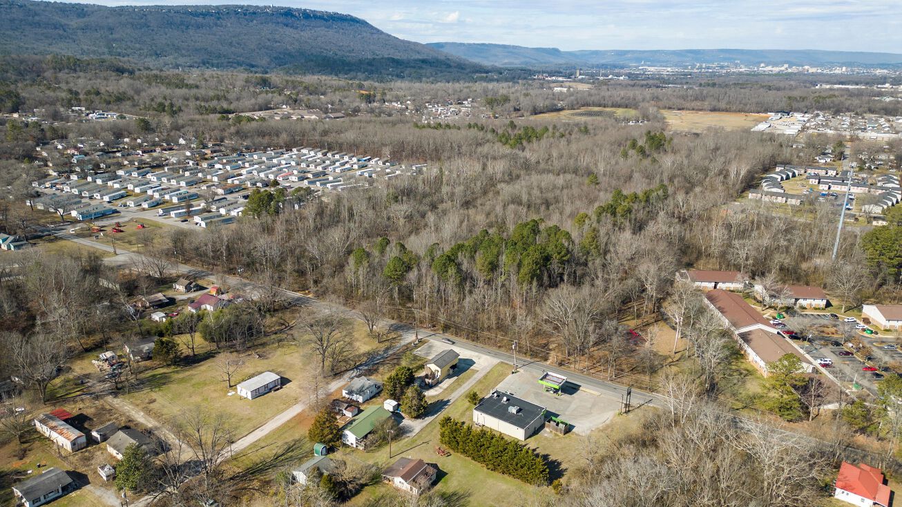 412 James St, Rossville, GA 30741