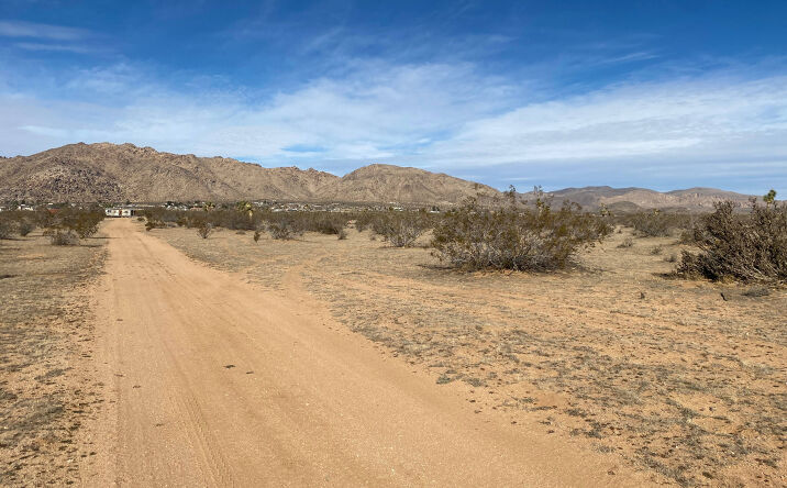Pictures of Land property located at Flint, Apple Valley, CA 92307 for sales - image #1