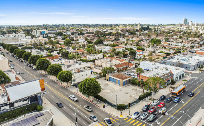 Pictures of Land property located at 401 S Robertson Blvd, Beverly Hills, CA 90211 for sales - image #1