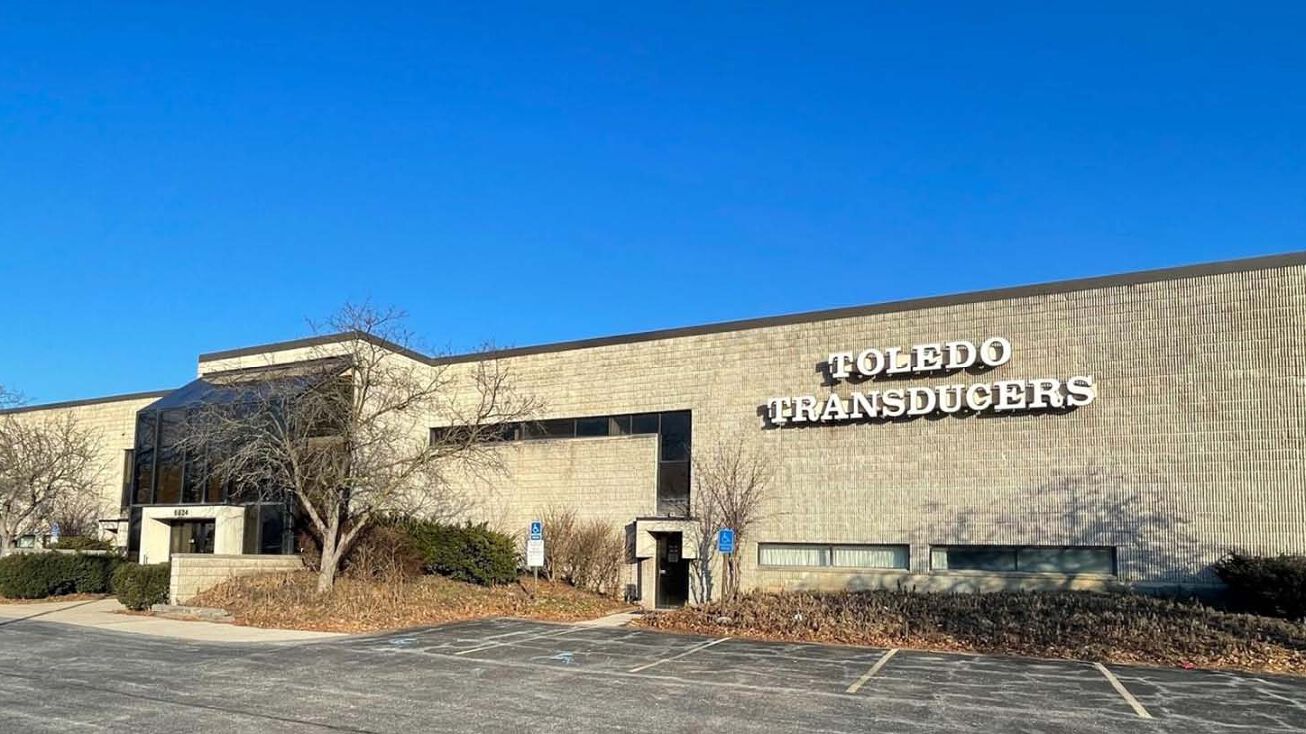 Pictures of Office property located at 6834 Spring Valley Dr, Holland, OH 43528 for sales - image #1