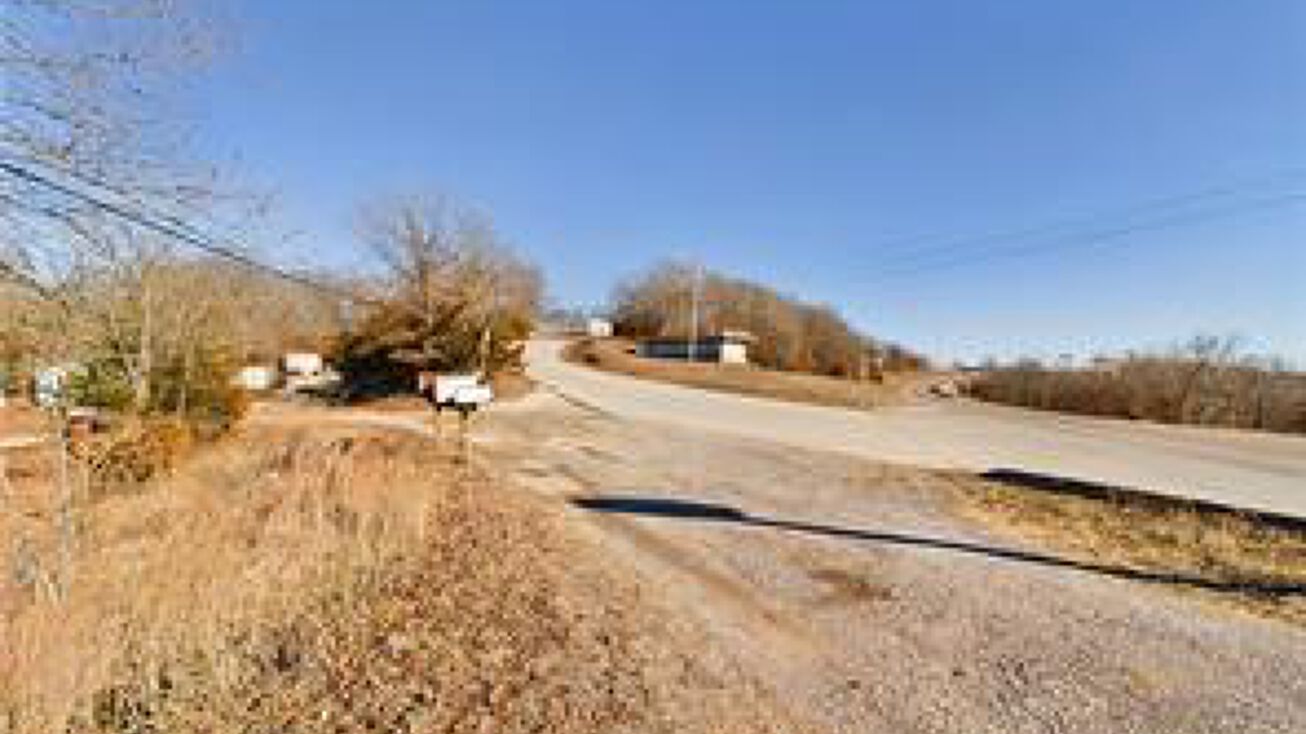 104 Bass Point Rd, Gravois Mills, MO 65037