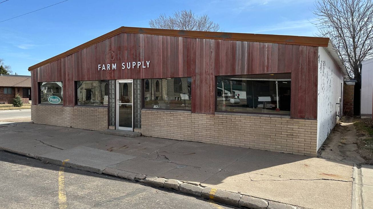 213 E 2nd St, Tilden, NE 68781