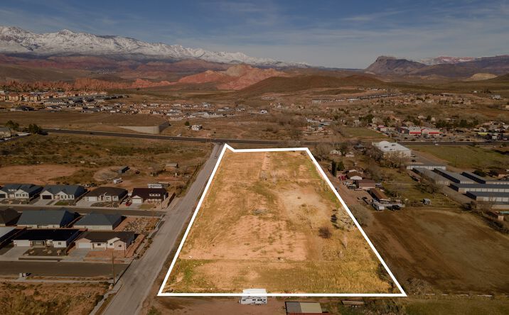 Pictures of Land property located at 1760 W State St, Hurricane, UT 84737 for sales - image #1