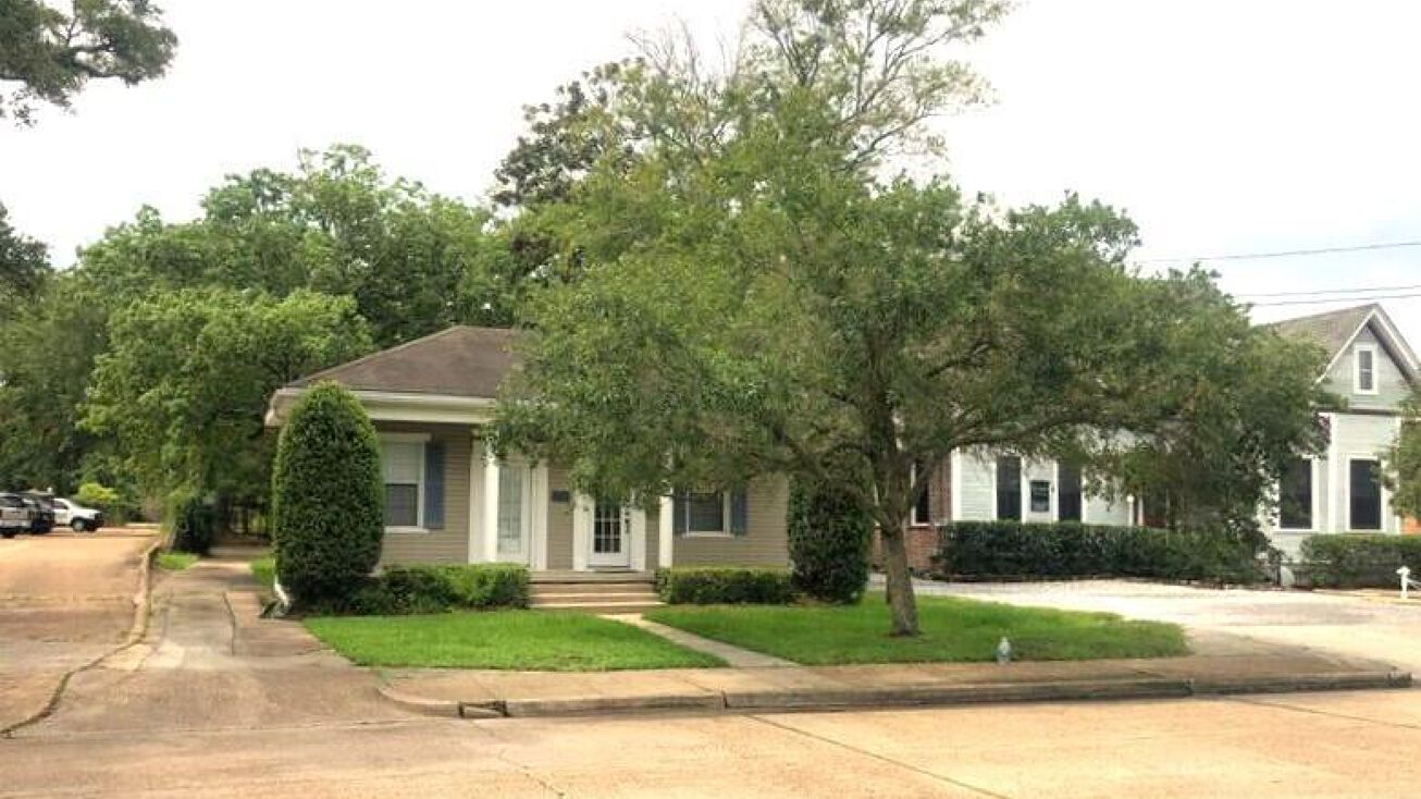 1034 Jackson Avenue, Pascagoula, MS 39567