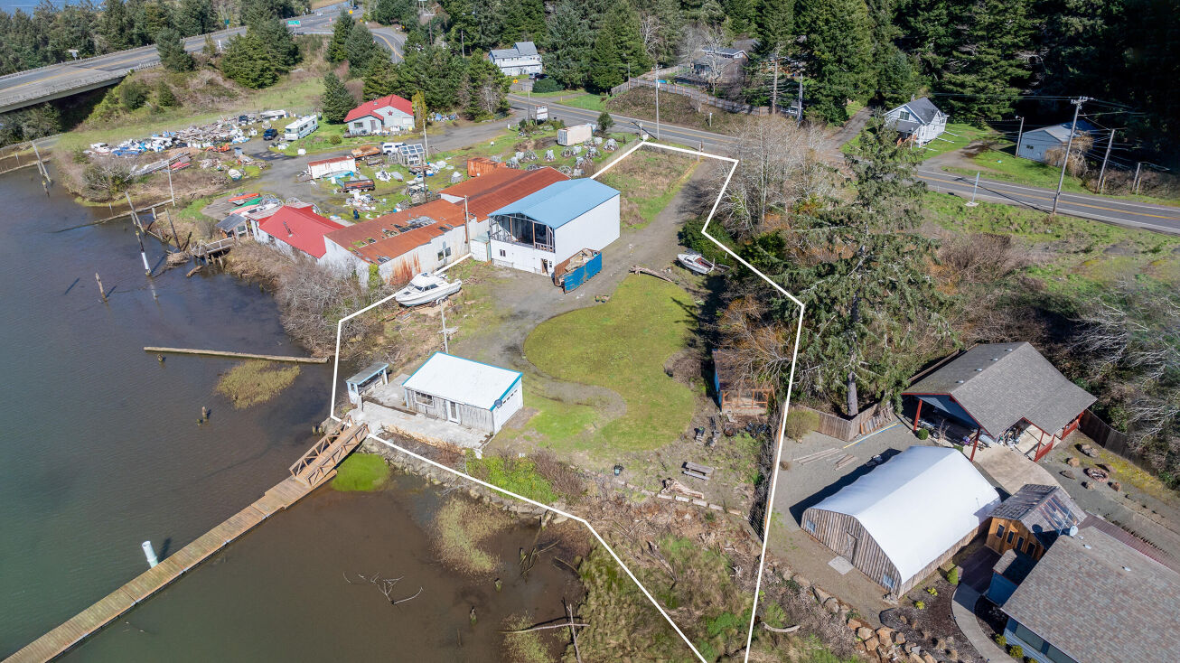 106 Siletz Highway, Lincoln City, OR 97367