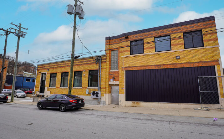 Pictures of Office property located at 2124 Baymiller St, Cincinnati, OH 45214 for comps - image #1