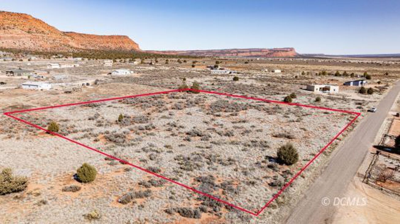 5025 E Panorama Ave, Kanab, UT 84741