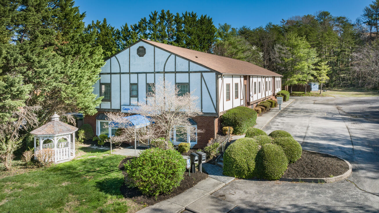 Pictures of Office property located at 2222 Electric Rd SW, Cave Spring, VA 24018 for sales - image #1