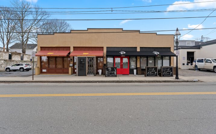 Pictures of Retail property located at 382 Thames St, Bristol, RI 02809 for sales - image #1