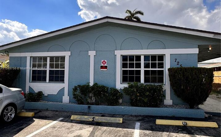 Pictures of Multifamily property located at 725 NW 4th Ave, Fort Lauderdale, FL 33311 for sales - image #1