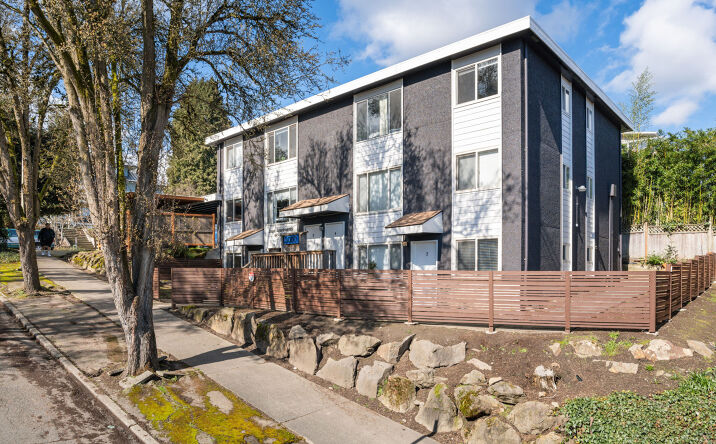 Pictures of Multifamily property located at 3000 E Spruce St, Seattle, WA 98122 for sales - image #1