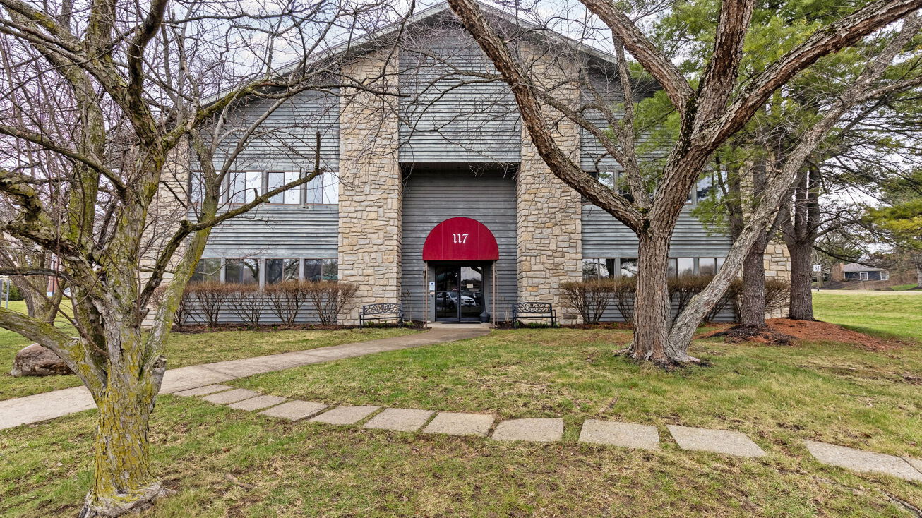 117 Lazelle Rd E, Columbus, OH 43235